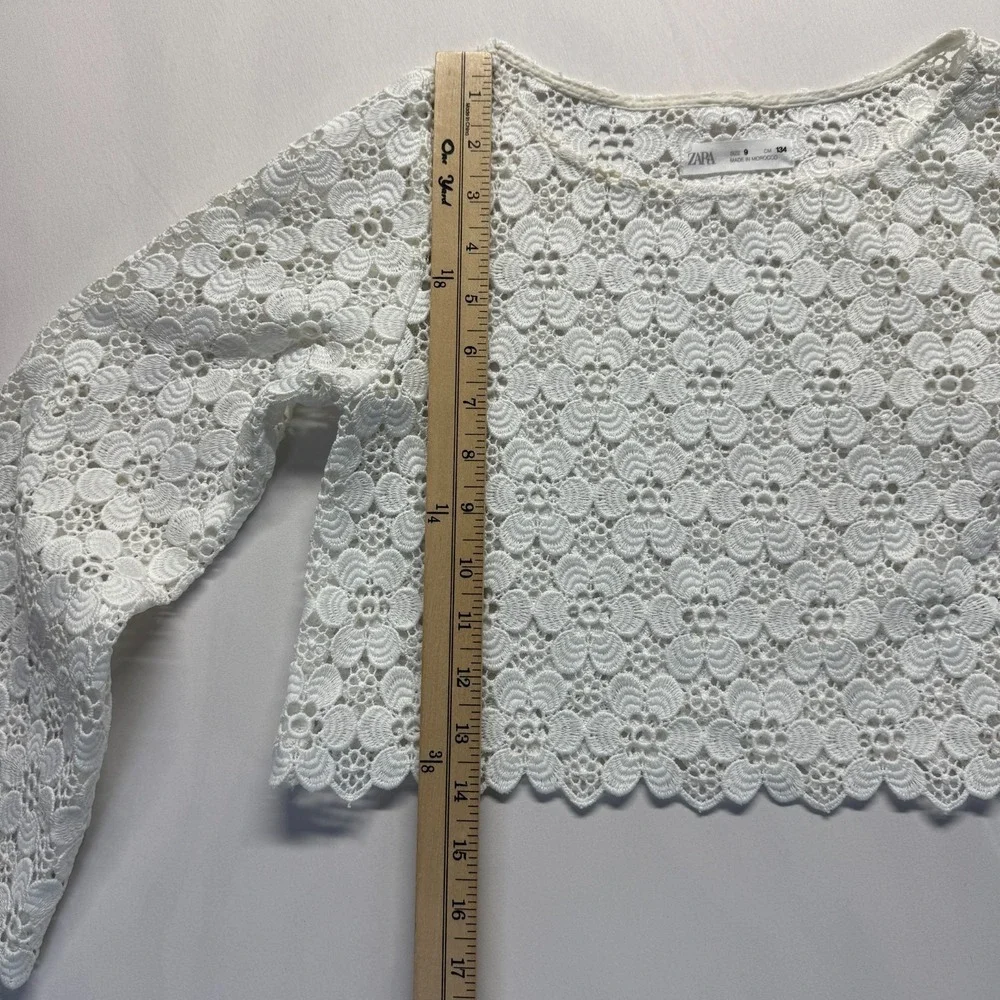Zara‎ Crochet Lace Blouse Top Womens 9 White Floral Round Neck Cropped Casual